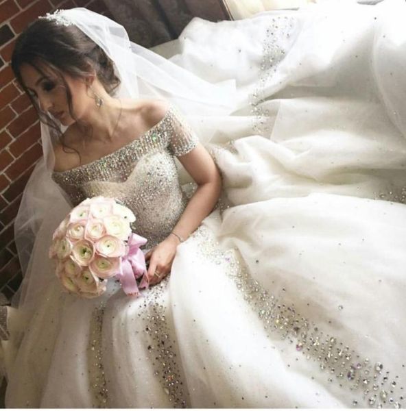 Robes de mariée en vitesses en cristal 2017 hors de l'épaule et en décolleté en tulle sur le décolleté en cœur à manches courtes en tulle G9126733