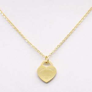 Vente chaude Conception Coeur Amour Collier pour Wome En Acier Inoxydable Accessoires Zircon Coeur Amour Collier Pour Femmes Bijoux cadeau pas de boîte