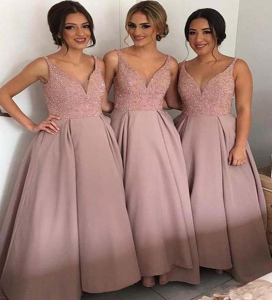 2017 Dusty Pink Vneck Blingbling vestidos de dama de honor estilo árabe barato Aline cristales moldeados modestos sin espalda fiesta de graduación clásica Part3703362