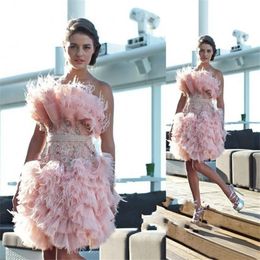 2017 fancy noble roze korte homecoming jurken strapless met kralen feather prom jurken rug rits op maat gemaakte cocktailjurken plooien nieuw