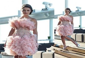 Fancy Noble Pink Short Homecoming -jurken 2017 Strapless met kralen Feather Prom -jurken Back Zipper op maat gemaakte cocktailjurken P7945489