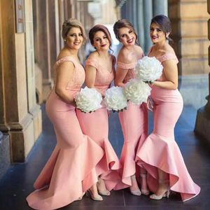 Gepaste bruidsmeisjes jurken blozen roze koraal perzik off the shoulder lace top hoge lage asymmetrische rok bruidsmeisje jurk voor bruiloft