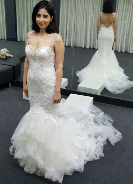 Vestido de novia de sirena de encaje Sin espalda Correas con tapa Escote corazón Volantes con cuentas de cristal Falda con gradas Tul Corte Tren Nupcial Real