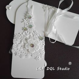 Neueste Brauthandschuhe Kurze Spitze mit Perlen Neuankömmling Kostenloser Versand Hochzeitszubehör Brauthandschuhe Billig Elfenbein