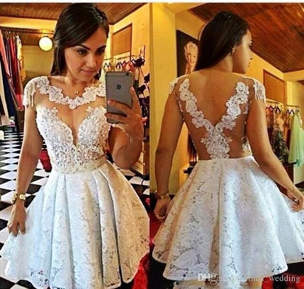 2019 Pequeños apliques de encaje blanco Vestido de fiesta Una línea Cuello redondo Juniors Dulce 15 Graduación Vestido de fiesta de cóctel Tallas grandes por encargo