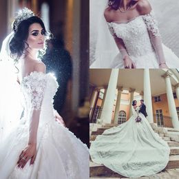 2017 robes de mariée robe de bal de luxe hors épaule pure manches longues dentelle appliques fleurs perlées cathédrale train plus la taille robes de mariée