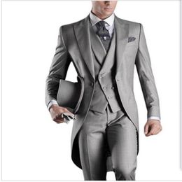2017 Nouvelle arrivée Italien Men Tailcoat Grey Wedding Costumes for Men Groomsmen 3 Pieces Le marié Costumes de mariage Peak Abel Men Suits 287D