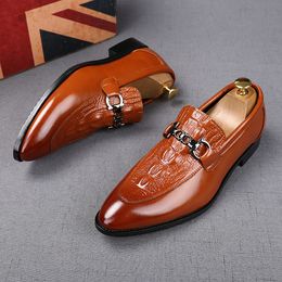 Nouveau style britannique hommes chaussures décontractées soirée robe chaussures paillettes strass retour chaussures de bal mocassins Sapato pour hommes