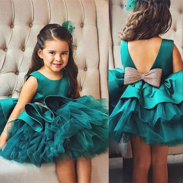 2021 Mignon Fleur Filles Robes Jewel Cou Turquoise Menthe Court Cupcake Volants À Niveaux D'anniversaire Communion Enfants Fille Pageant Robes Retour Avec Paillettes Arc