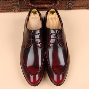 2017 Nuevos zapatos de hombre de cuero genuino de alta calidad Brogues, zapatos Oxford de hombre de negocios con cordones Bullock zapatos de vestir de hombre planos