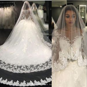 Pas cher luxe arabe robe de bal robes de mariée encolure dégagée manches longues dentelle appliques cristal perlé gonflé tribunal train plus la taille robes de mariée