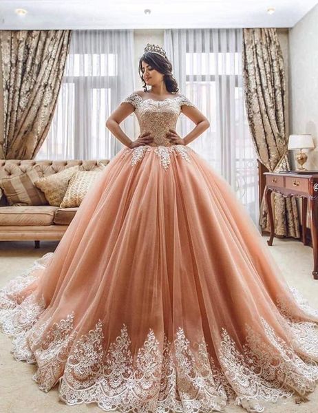 2021 Quinceanera robe de bal robes mancherons dentelle blanche appliqués blush rose champagne doux 16 cour train plus taille fête bal robes de soirée épaule