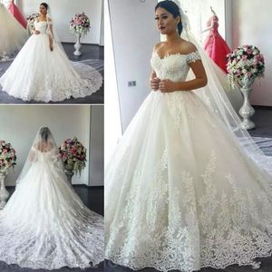 Pas cher Modeste Arabia Cap Manches Robe De Bal Robe De Mariée Hors Épaule Dubaï Dentelle Appliques Plus La Taille Tribunal Train Robes De Mariée Formelles