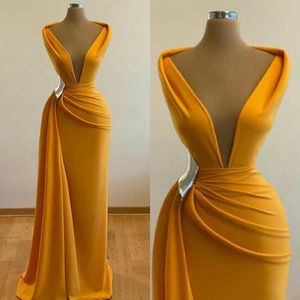 2021 Bright Yellow Sexy Prom Jurken Diepe V-hals Cap Mouwen Elastische Satijn Schede Feestjurk Avondjurken Plus Size Vloer Lengte Formele Gelegenheid Dragen