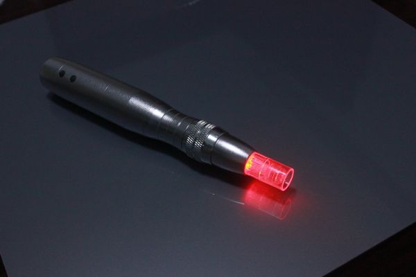 2017 DERNIES 5 vitesses DERMA PEN LED Photon MiconeDle électrique pour la peau Rajeunissement Therapy 50pcs Nano Aiguilles avec 7 couleurs