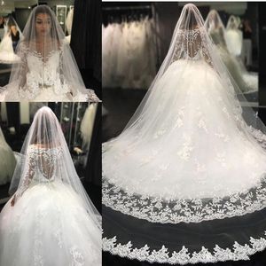 2017 Sexy Luxe Arabische Baljurk Trouwjurken Ronde Hals Lange Mouwen Kant Applicaties Beaded Puffy Court Train Plus Size Bridal Towns