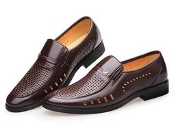 Dernières chaussures habillées de marié pour hommes Chaussures en cuir PU respirantes pour hommes Sandales en cuir trou pour hommes Grande taille 38-44 AXX121