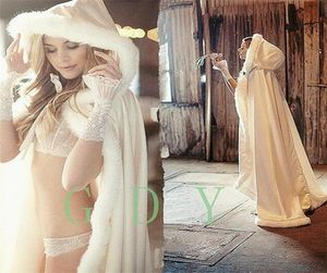 2017 Winter Bridal Cape Faux Fur Christmas Mantels Jassen Hooded voor winterbruiloft Bridal Wraps voor trouwjurken Sweep Trainf2049772