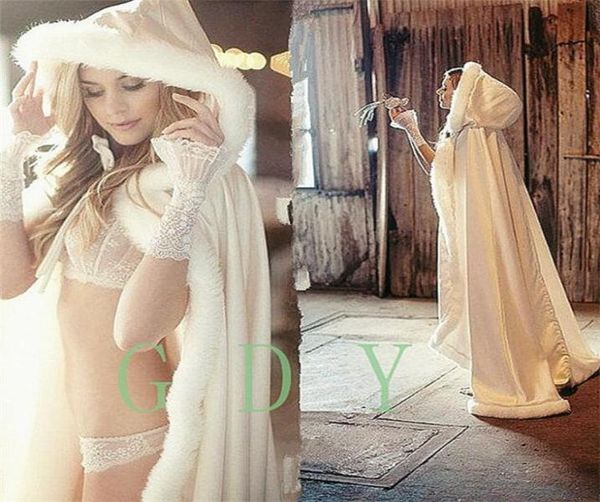 2017 Hiver Bridal Cape Faux Fur Christmas Cloaks Vestes Hooded pour le mariage d'hiver Wraps Bridal pour les robes de mariée Sweep Trainf2049772