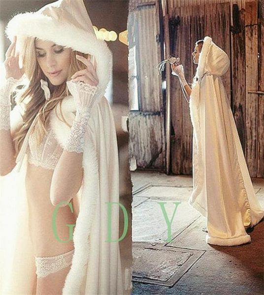 2017 Hiver Bridal Cape Faux Fur Christmas Cloaks Vestes Hooded pour le mariage d'hiver Wraps Bridal pour les robes de mariée Sweep Trainf5656499