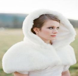 2017 Winter Faux Fur Cloaks Hooded Wedding Wraps White Short Sleeve Bont Bridal Shrugs Boleros Jackets8407157