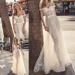 2018 A Line Beach Robes de mariée Muse par Berta Off épaule Boho Illusion Backless Bohème Robes de mariée 3D Floral Lace Wedding Dress