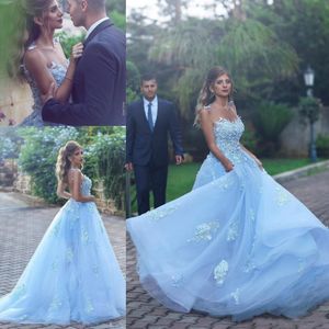 2018 Arabisch een lijn hemel blauwe avondjurken Sheer nek 3D bloemen applique kralen open rug plus size pageant feestjurk avondjurken