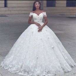 2018 Arabische Sweetheart Baljurk Trouwjurken Uit Schouder 3D Bloemen Kralen Parel Kant Prinses Vloer Lengte Puffy Plus Size Bridal Town