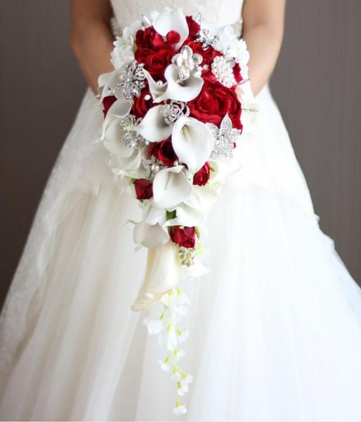 2018 Ramos De Novia De Cristal De Perlas Artificiales Cascada De Marfil Flor Nupcial De La Boda Novias Rojas Broche Hecho A Mano Ramo De Mariage55228664