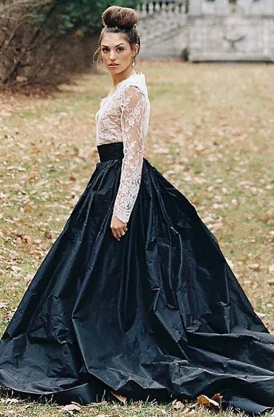 Robes de mariée gothiques en noir gothique en noir et blanc avec manches longues illusion en dentelle en taffetas jupe simple robe de mariée rustique boho