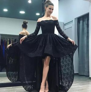 Zwart vol kant hoog lage prom jurken elegant van de schouder lange mouwen avondjurk op maat gemaakt A-lijn speciale gelegenheid jurk