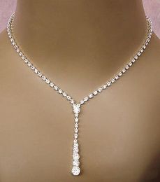 2018 Bling Crystal Conjunto de joyería nupcial Collar plateado Pendientes de diamantes Conjuntos de joyería de boda para novia Damas de honor mujeres Accesorios