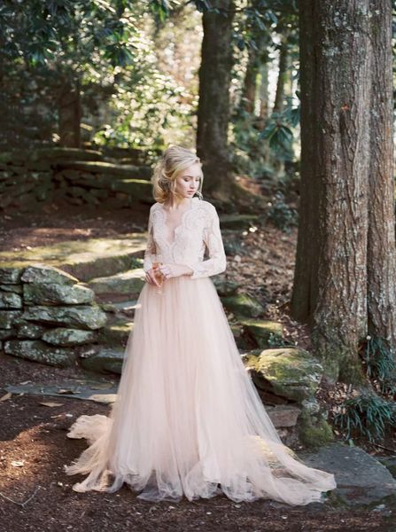 Blush Rose Manches Longues Robes De Mariée Illusion Une Ligne Tulle Dentelle Applique Col En V Robes De Mariée Pour Jardin Pays Glamour