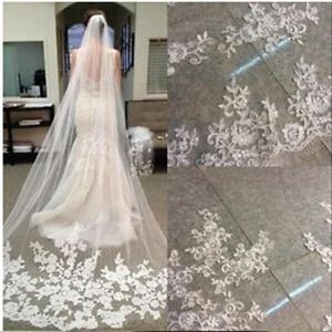 2018 Accesorios nupciales Vestidos de novia Velos Blanco Marfil Hermosa Longitud de la catedral Borde de encaje Velo de novia largo Nuevo Nupcial barato Ac337B