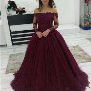 2018 Bourgondische prom -jurken dragen boothals uit schouder kanten applique kralen lange mouwen tule puffy ball jurk avondjurk6287288