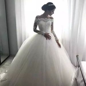 2019 charmant van de schouder trouwjurk illusie kant applicaties lange mouw bruidsjurken tule rok bruidsjurk