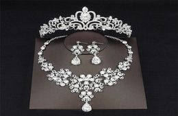 2018 Goedkope Druppel Strass Bruiloft Sieraden Set Ketting Kroon Tiara Kroon Oorbellen Hoofddeksels Kralen Driedelige Partij Bruids Acce1664022