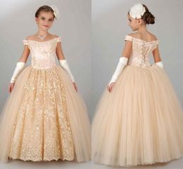 2018 goedkope bloem meisjes jurken voor bruiloften off shoulder champagne kant baljurk verjaardag jurk kinderen party kinderen meisje pageantjurken