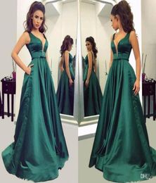 2018 Elegant Dark Green A Line Evening Jurken V Neck Lange prom -jurken met zakken eenvoudige satijnen formele avondjurken voor vrouwen1553283