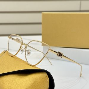 Nouveau design couleur or / argent monture de lunettes de soleil cateye pour femmes cadre optique léger jambe creuse en métal individuelle pour prescription fullset case60-17