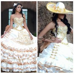 2020 Klassieke Sweetheart Baljurk Quinceanera Jurken Gouden Kant Applicaties Beaded Embroidery Peplum Junior Vestidos de Quinceanera Prom