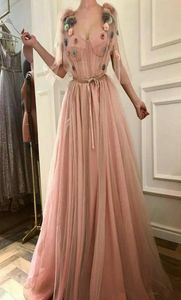 2018 avondjurken Dustige roze prom -jurken met 3D handgemaakte bloemen Deep sweetheart halslijn tule dames formele slijtage avond goW5593285