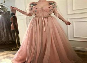 2018 avondjurken Dustige roze prom -jurken met 3D handgemaakte bloemen Deep sweetheart halslijn tule dames formele slijtage avond goW9479813
