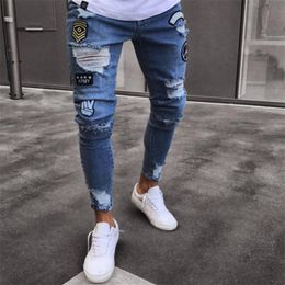 2018 Moda para hombre Jeans ajustados Rip Slim fit Stretch Denim Distress Frayed Biker Jeans Niños Patrones bordados Lápiz Pantalones 237G