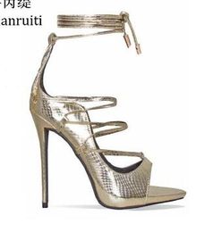 2018 Scarpe con tacco alto in pelle di serpente finto oro Scarpe con tacco alto da donna con plateau Sandali gladiatore stile romano Décolleté con lacci da donna