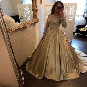 2018 Gold Quinceanera -jurken Ball Jurk Bateau Lange Mouw Sweep Train Prom -jurken met kantapparaat Satin Evening Party Jurken6272700