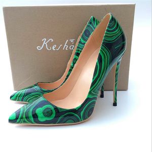 2018 imprimés verts, talons hauts pointus, chaussures sexy et fines à la mode, chaussures à semelle, personnalisées de 33 à 45 mètres.