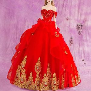Robes de quinceanera Robe de balle rouge 2018 avec appliques en or au large du train de balayage 3D Fleur Rougnes de bal robes pour Sweet 15 289y