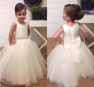 2018 Belles Robes De Fille De Fleur Blanche Pour Les Mariages Jewel Sash Perles Bow Robe De Première Communion Filles Pageant Robe Enfant Robes De Fête D'anniversaire