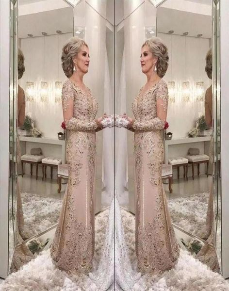 2018 Luxury Mother of the Bride Robes V Neck manches longues Crystal Sirène en dentelle de dentelle plus taille de soirée Mariage de soirée G3470866